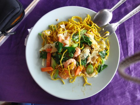 Yellow noodles with seafood